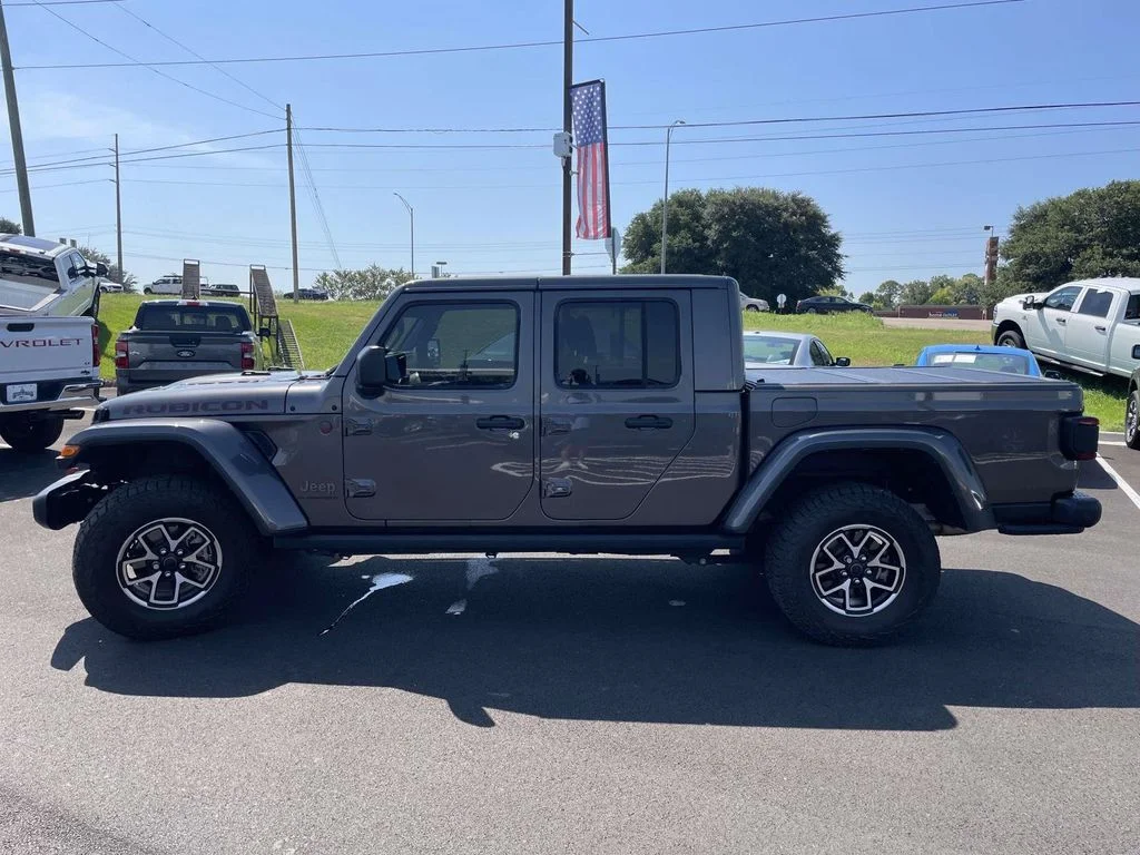 Used 2025 Gray Jeep Rubicon image 6