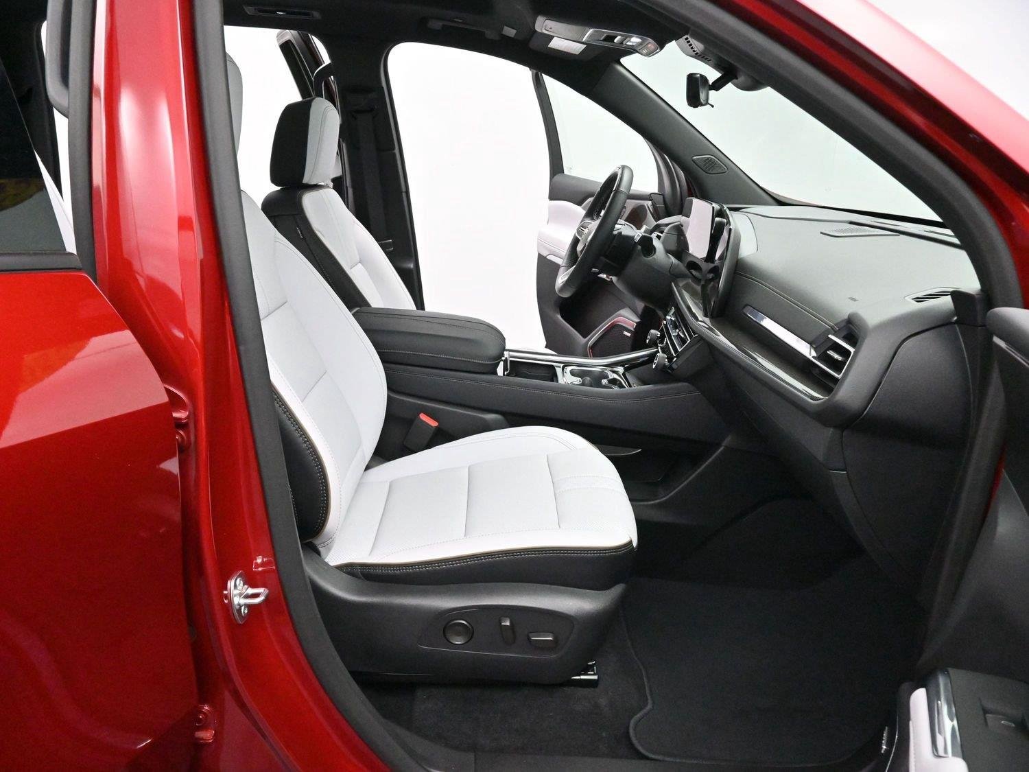 Used 2025 Radiant Red Tintcoat Chevrolet High Country image 34