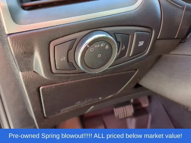 Used 2020 Black Ford SE image 25