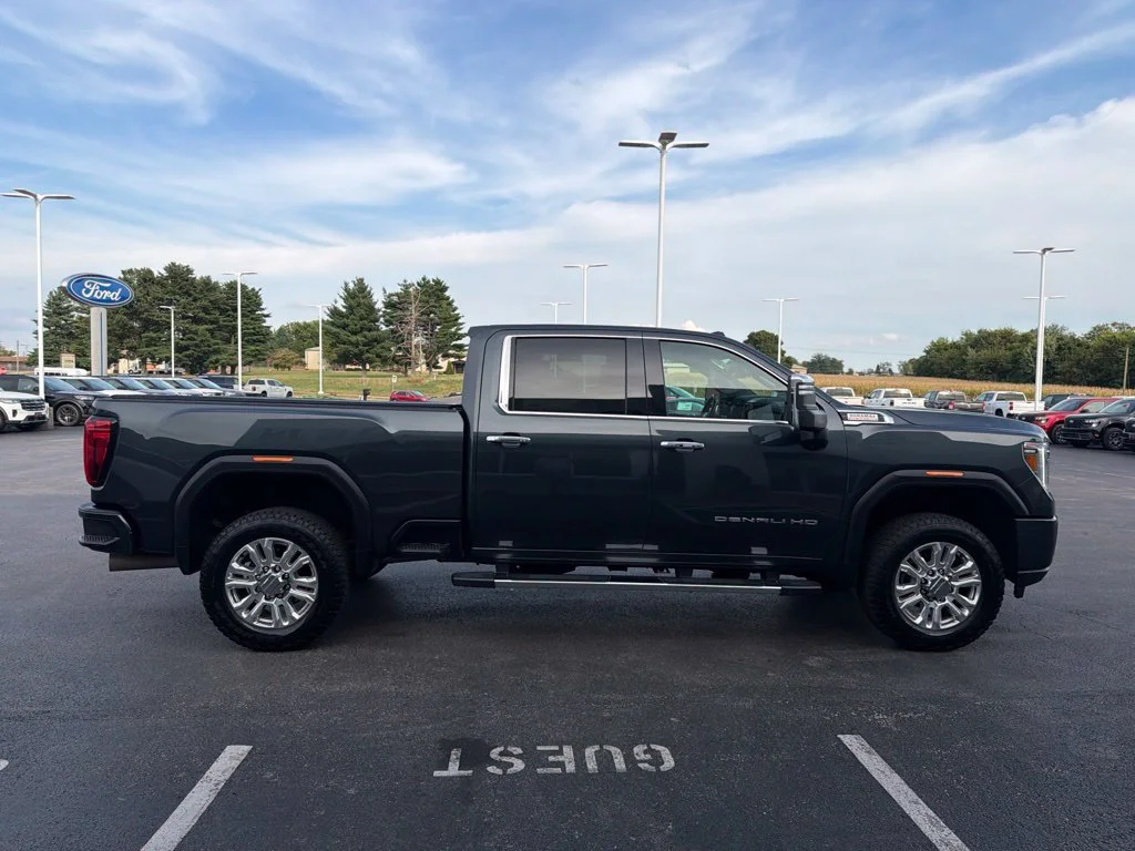 Used 2021 Hunter Green GMC Denali image 6