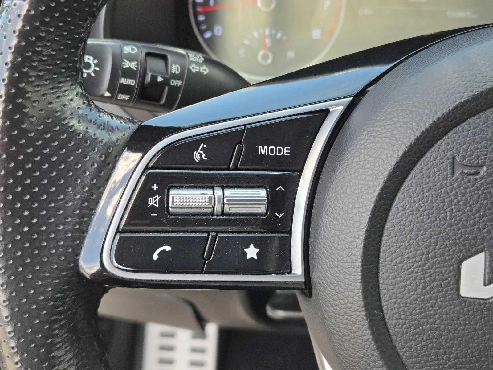 Used 2023 Aurora Black Kia GT-Line IVT image 17