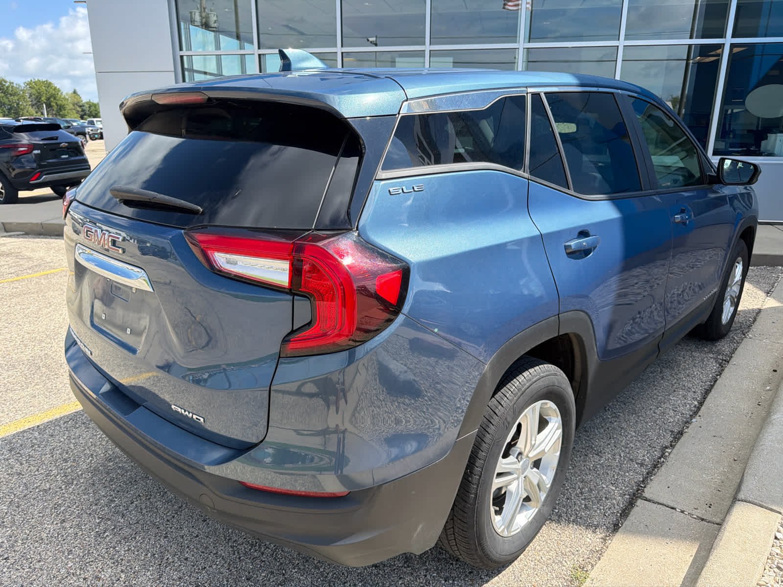 Used 2024 Downpour Metallic GMC SLE image 4