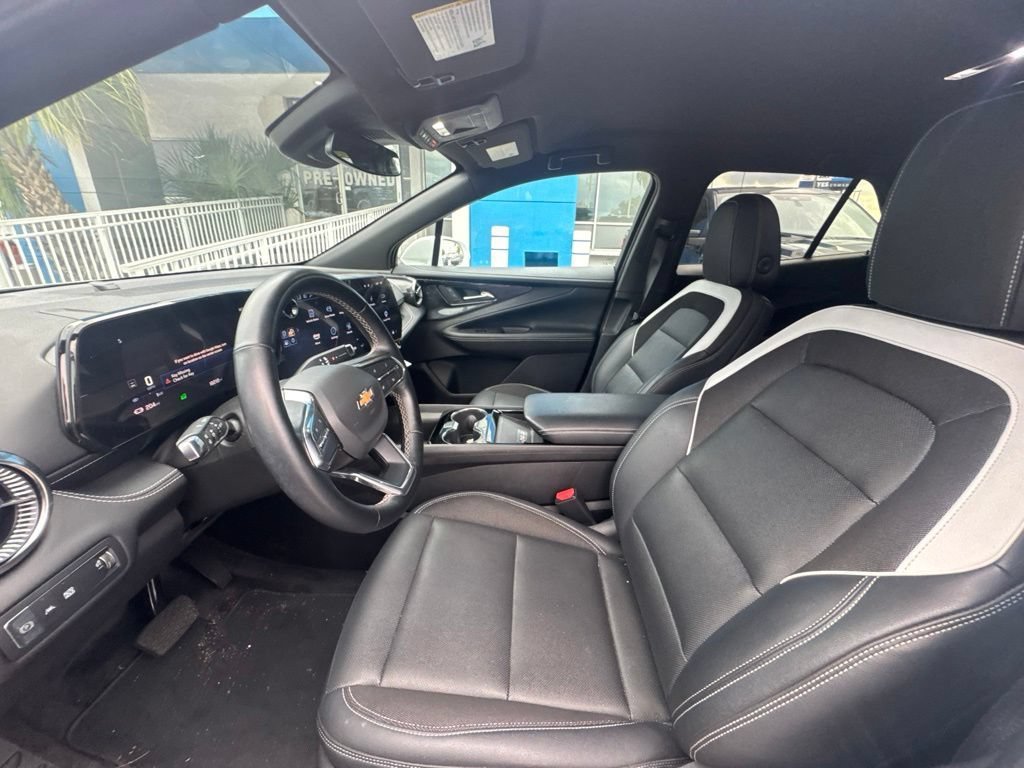 Used 2024 Summit White Chevrolet LT image 10