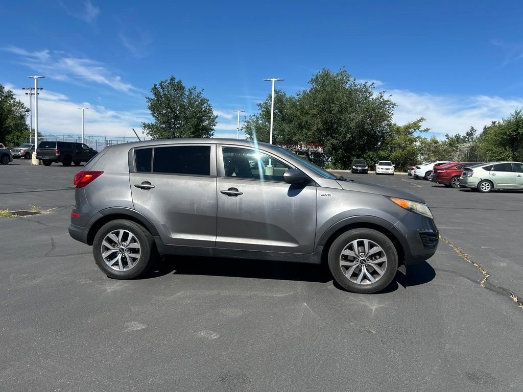 Used 2016 Mineral Silver Kia LX image 3