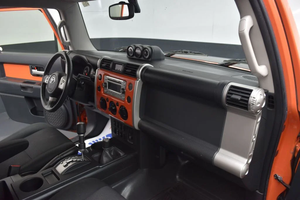 Used 2014  Toyota Base image 22