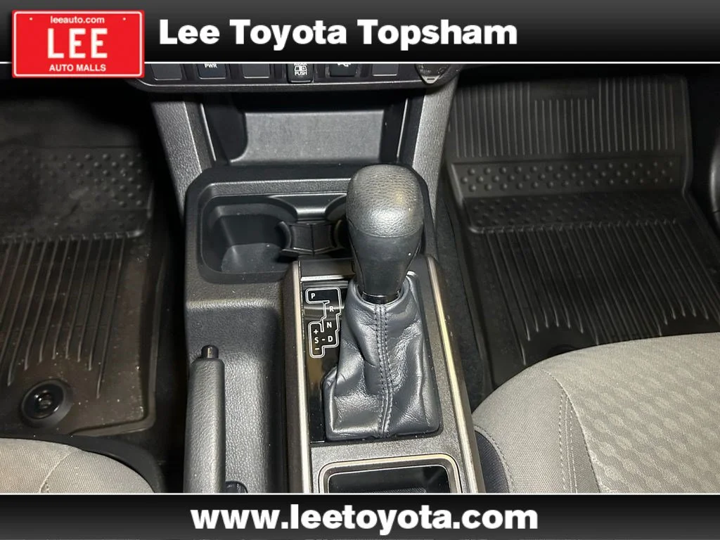 Used 2022 White Toyota SR5 image 11