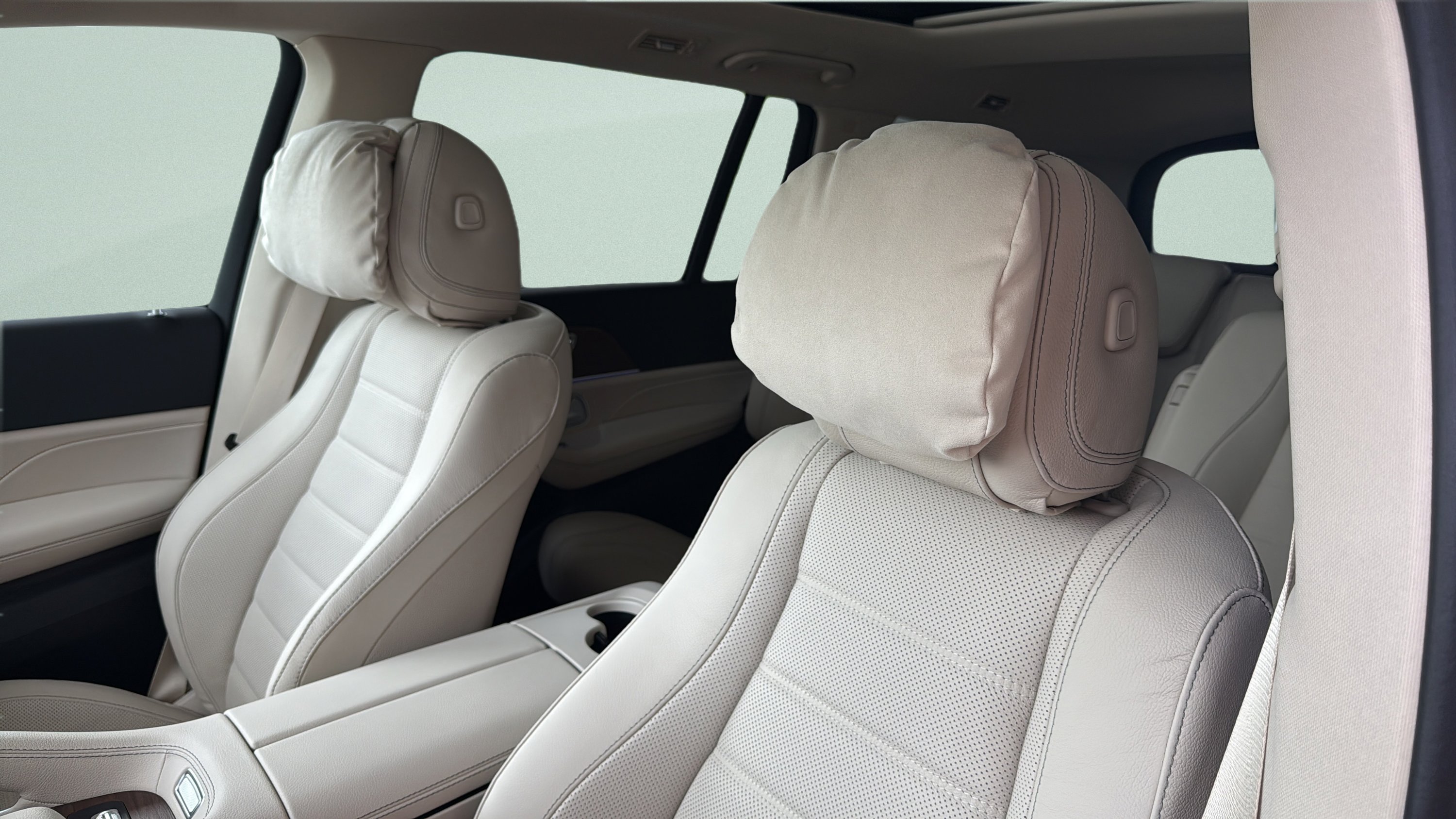 Certified Used 2026 Polar White Mercedes-Benz GLS 450 image 16