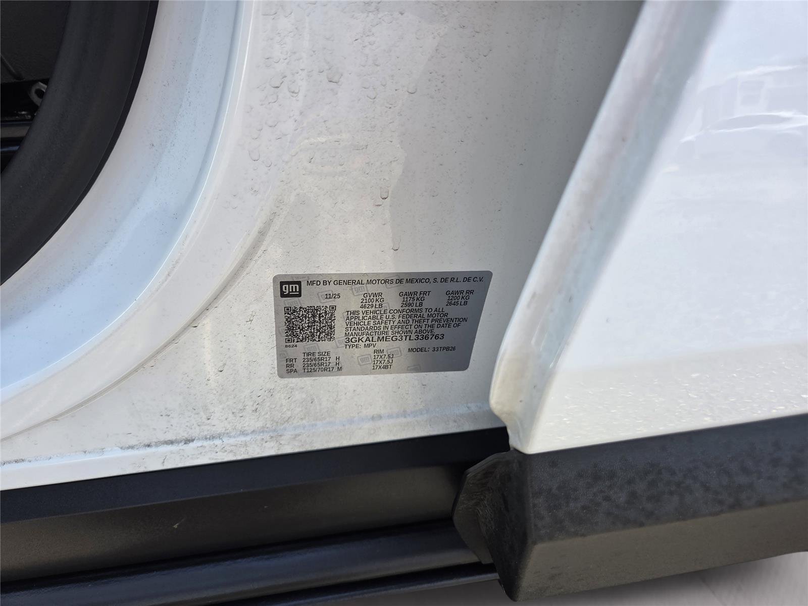 Used 2026 Summit White GMC FWD Elevation image 31