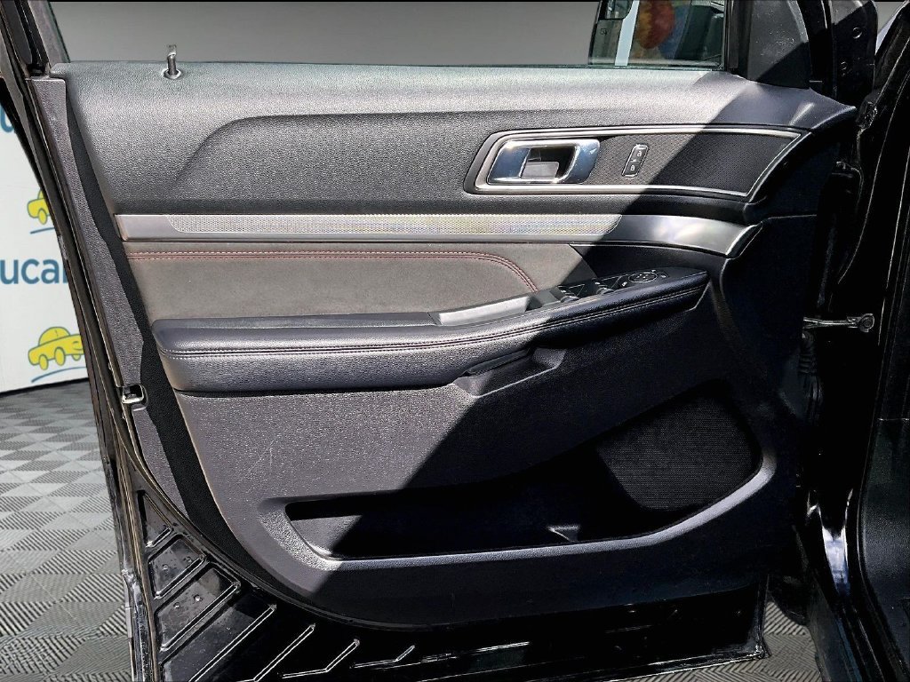 Used 2018 Black Metallic Ford XLT image 8