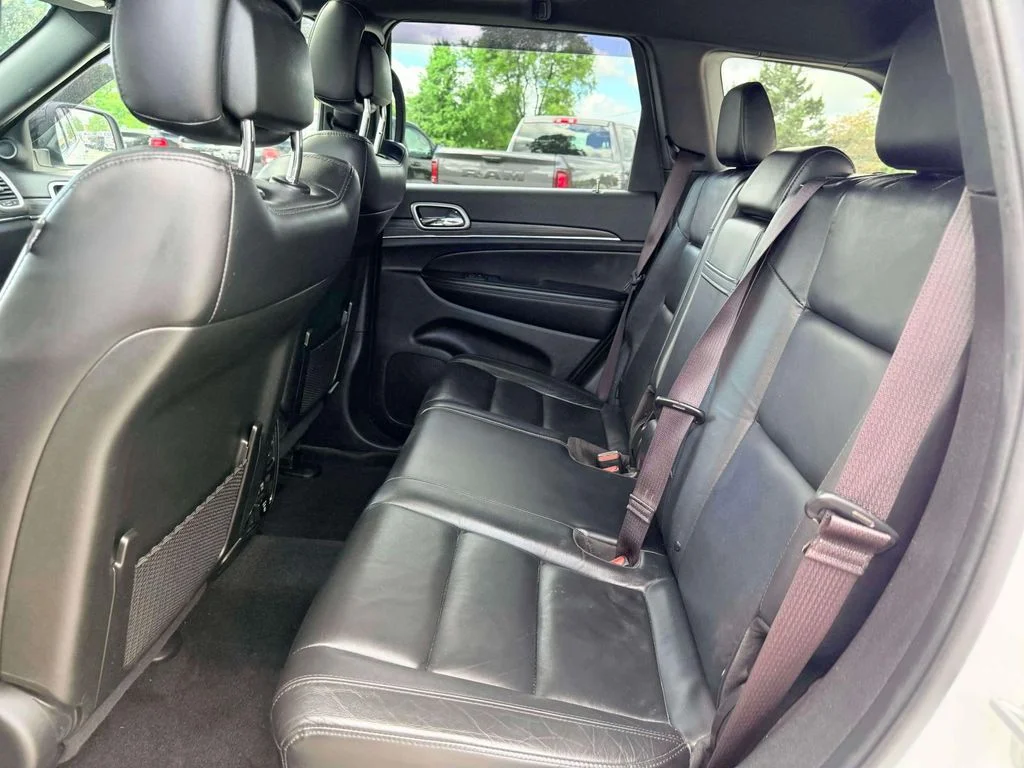 Used 2022 White Jeep Limited image 10