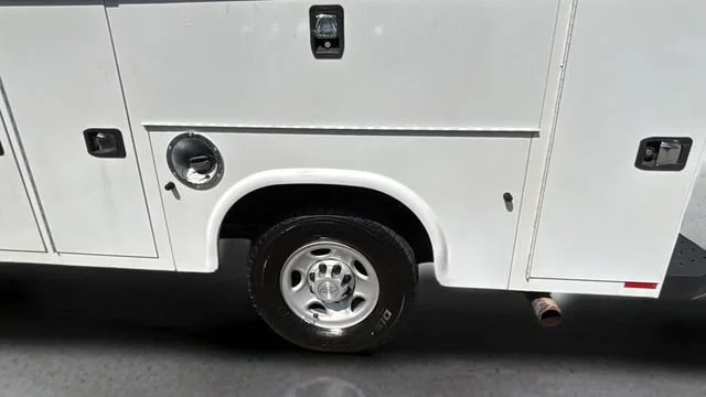 Used 2019 SUMMIT WHITE Chevrolet CUTWAY image 39