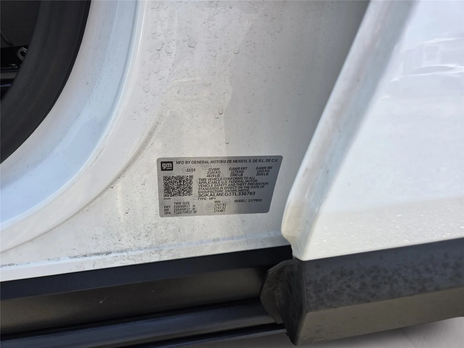 Used 2026 Summit White GMC FWD Elevation image 31