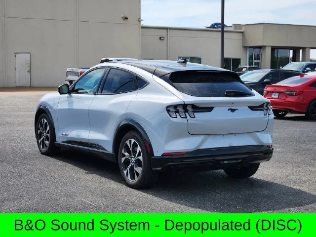 Used 2023 Space White Metallic Ford Premium image 6