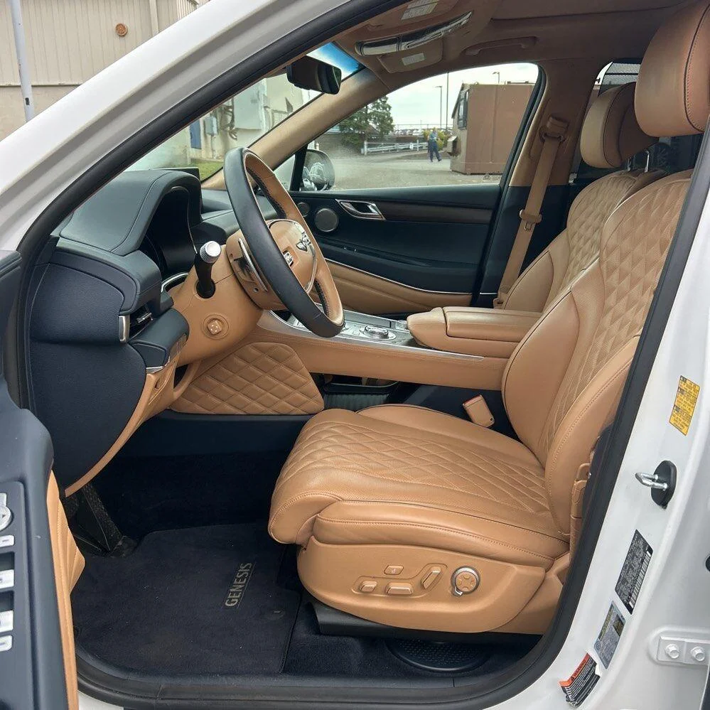 Used 2023 Matterhorn White Genesis PRESTIGE image 2
