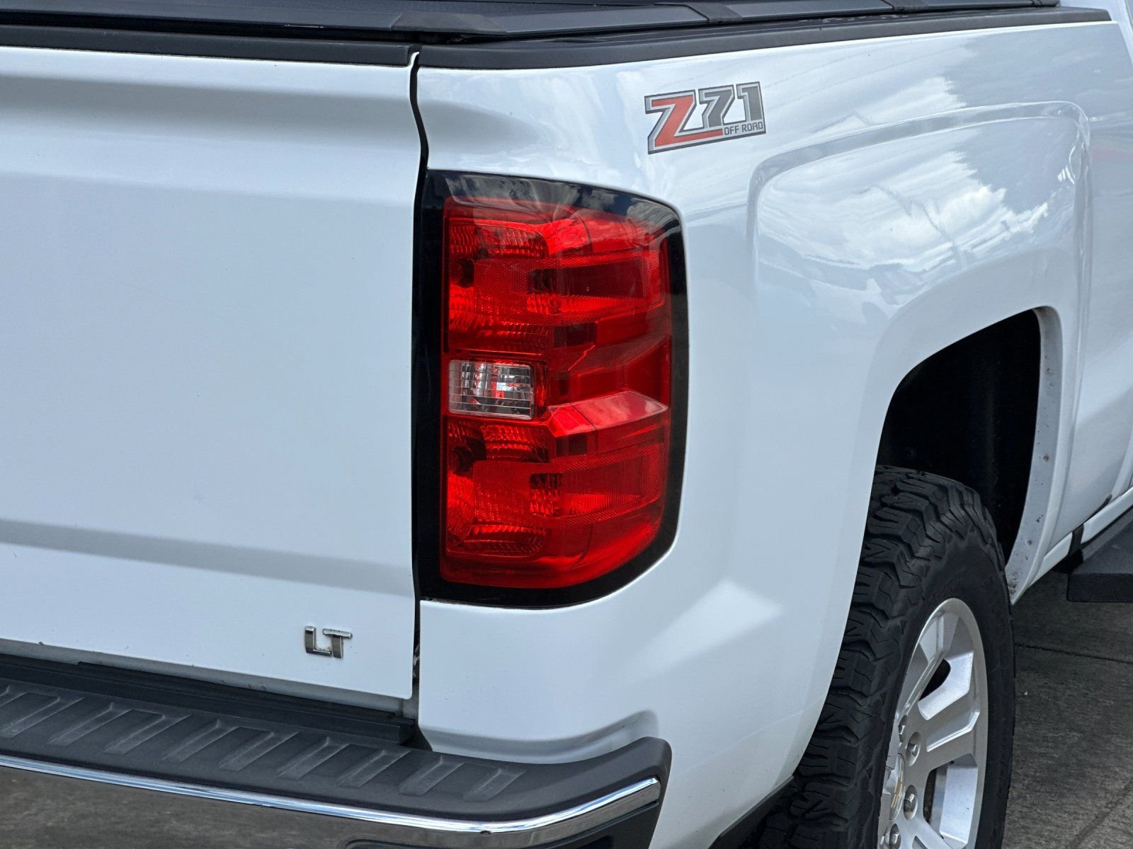 Used 2015 Summit White Chevrolet LT image 23