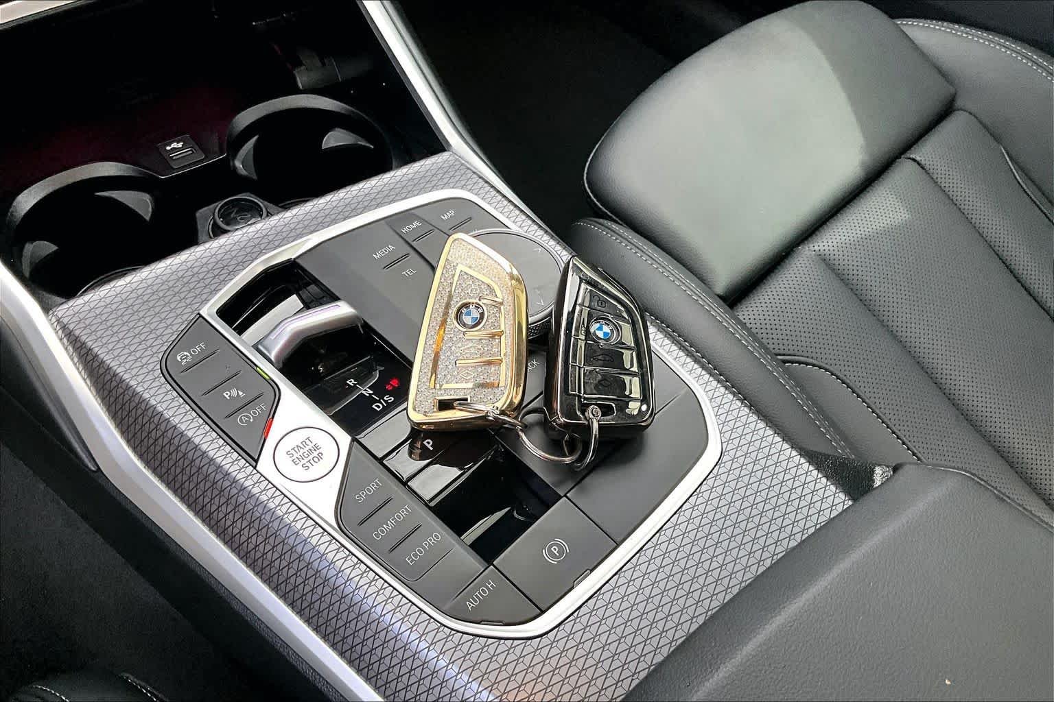 Used 2025 Alpine White BMW 330i image 15