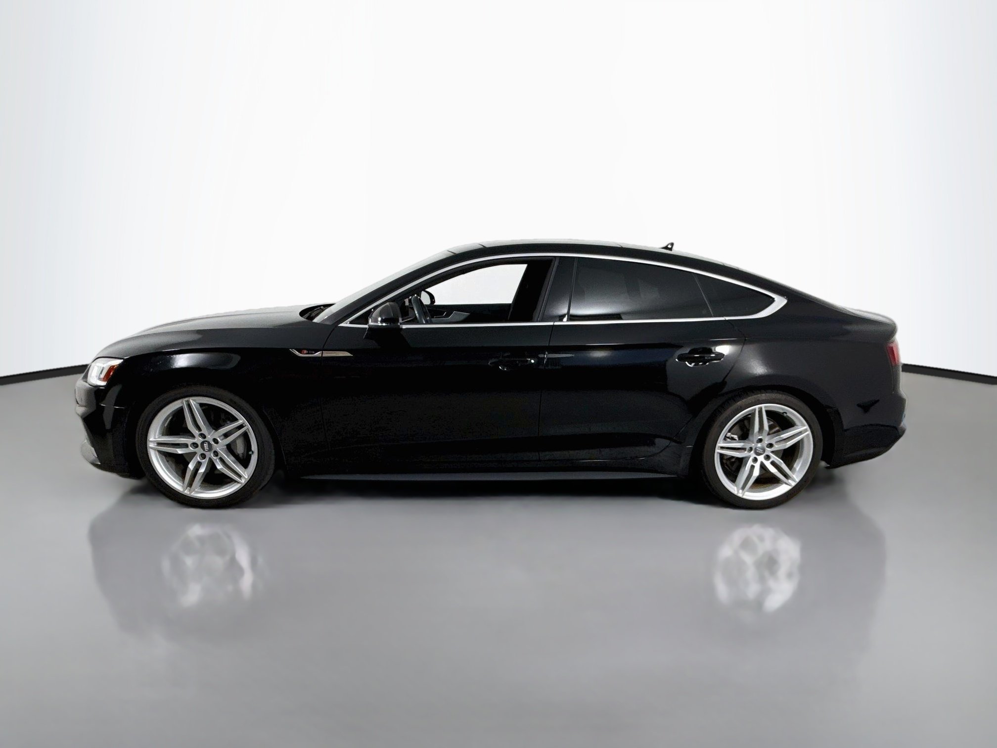Used 2019  Audi Premium Plus image 4