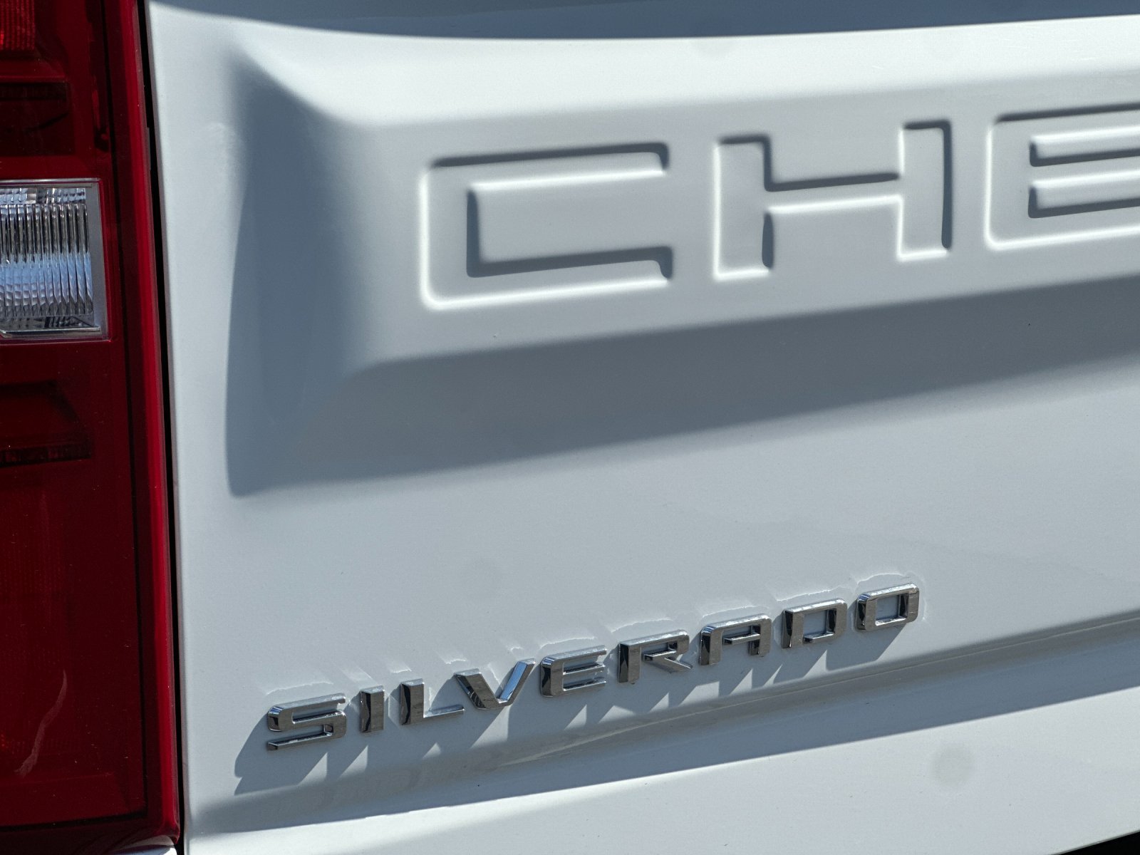New 2026 Summit White Chevrolet RST image 25