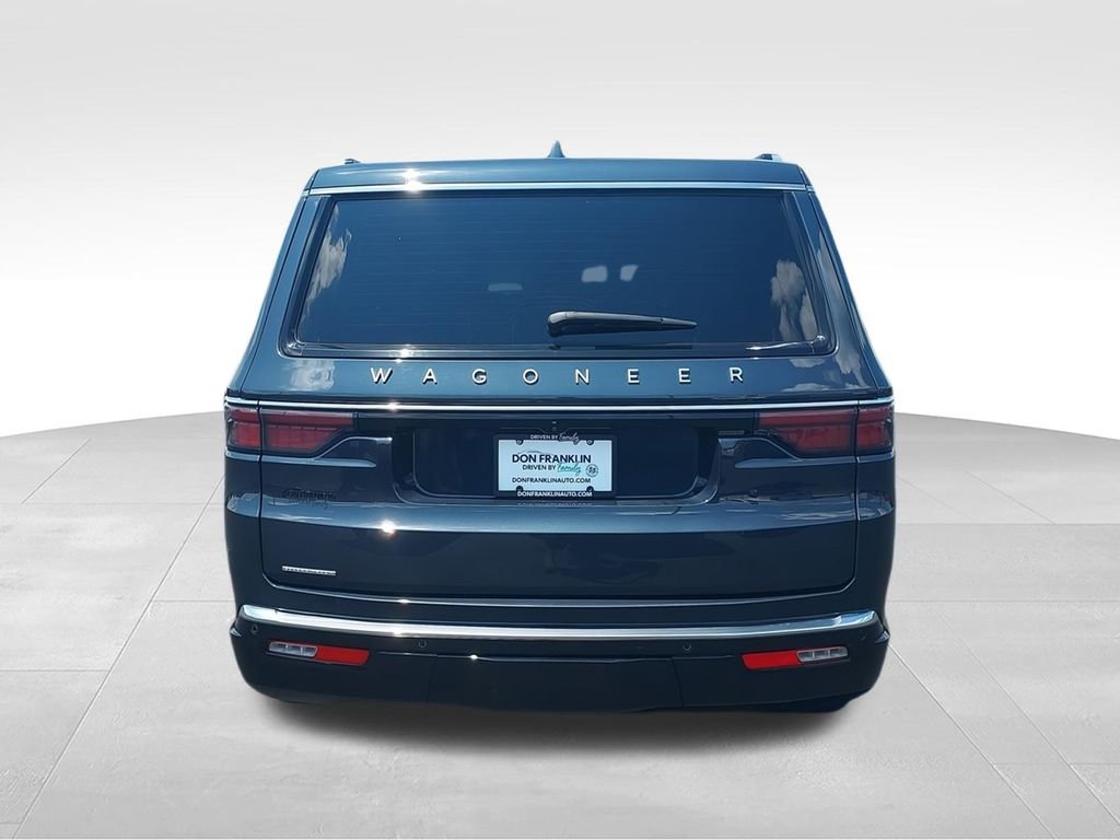 Used 2023 Gray Jeep Base image 7
