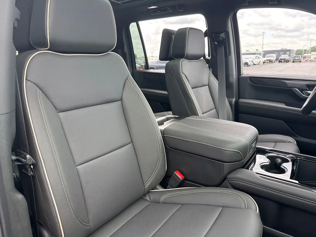 New 2026 Onyx Black GMC Elevation image 40