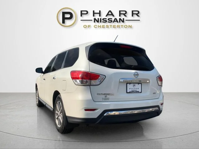 Used 2015 White Nissan S image 3