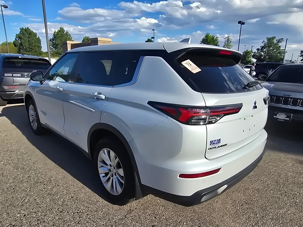 Used 2025 White Diamond Mitsubishi ES image 3