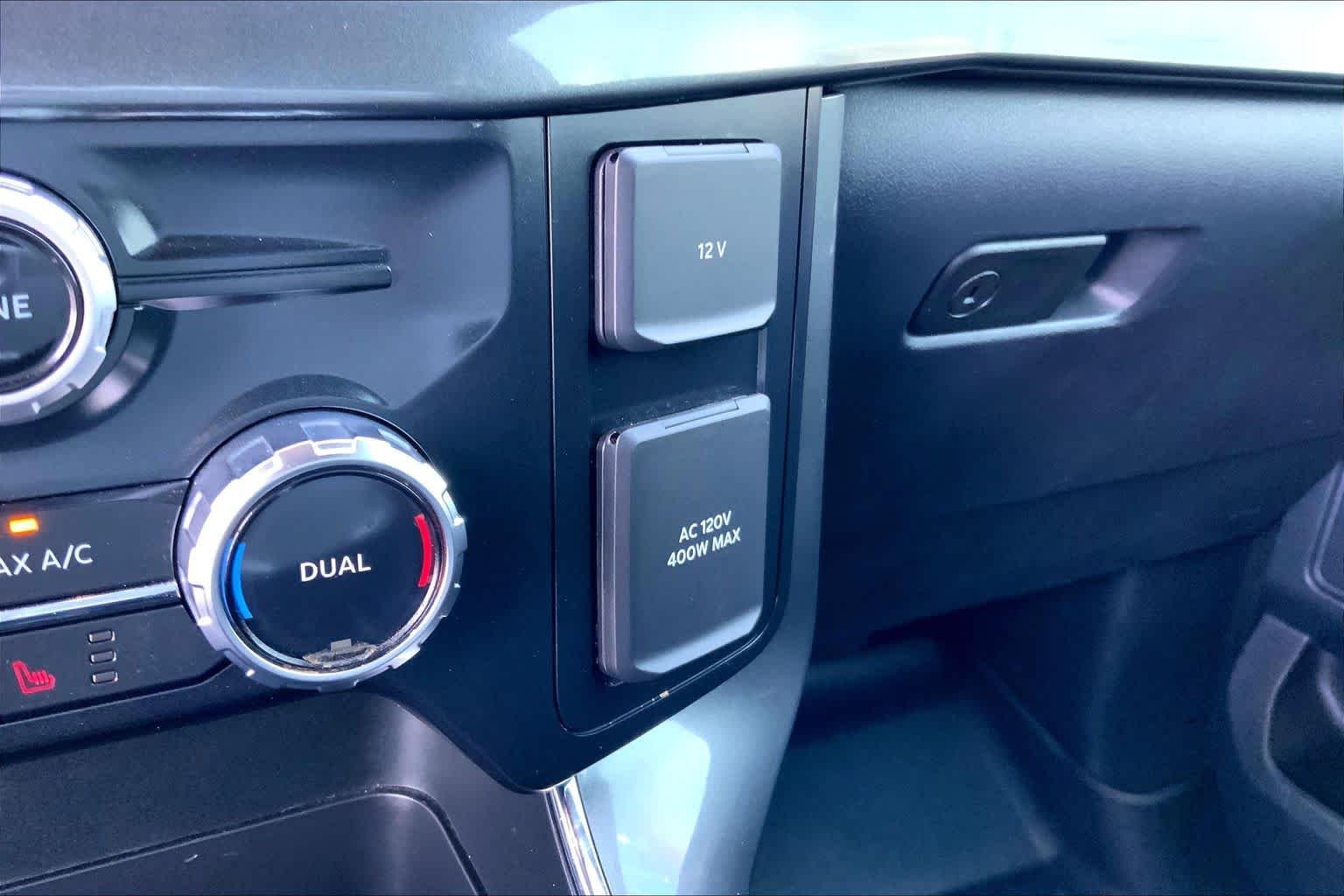 Used 2023 Oxford White Ford XLT image 30