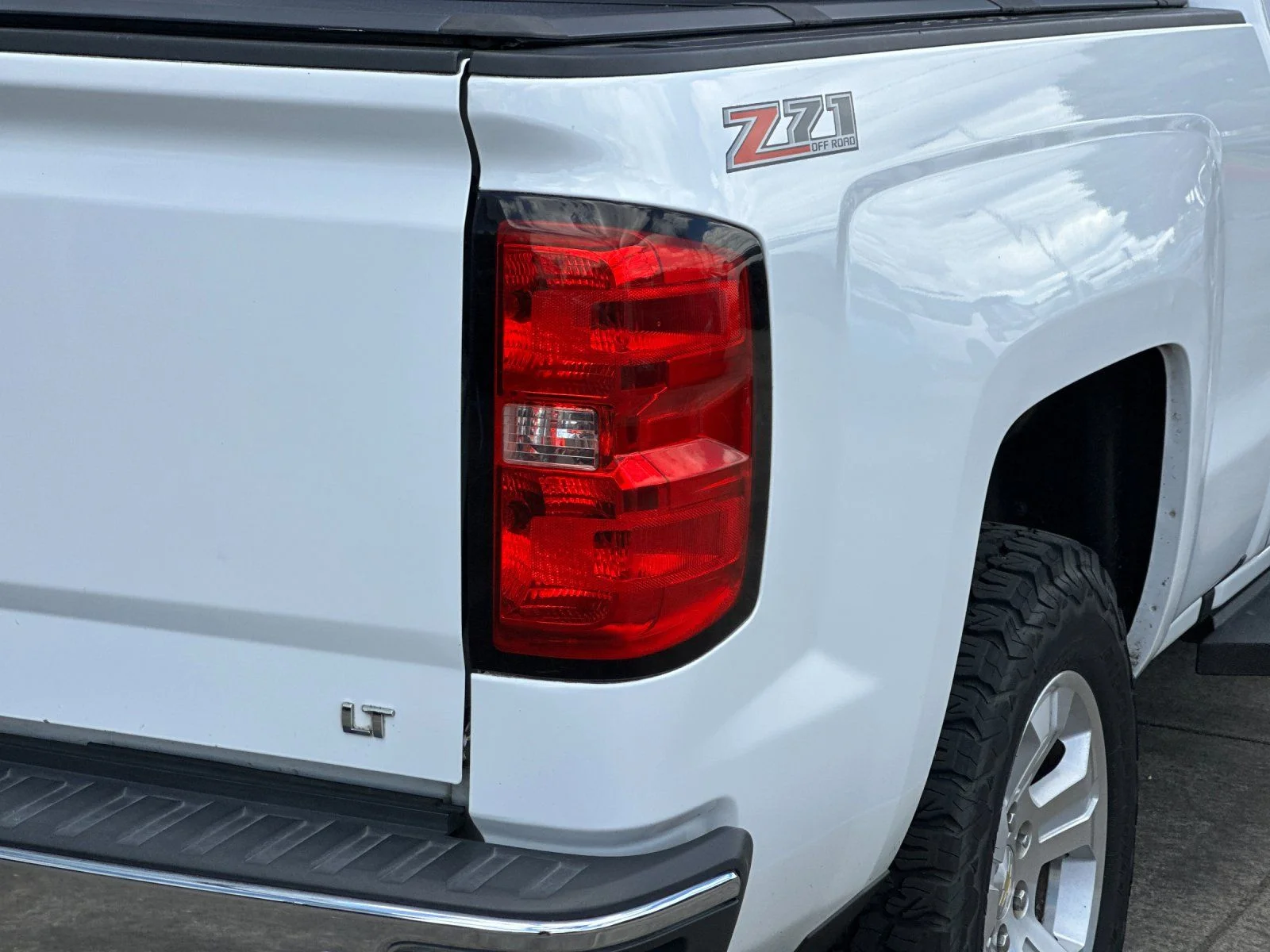 Used 2015 Summit White Chevrolet LT image 23