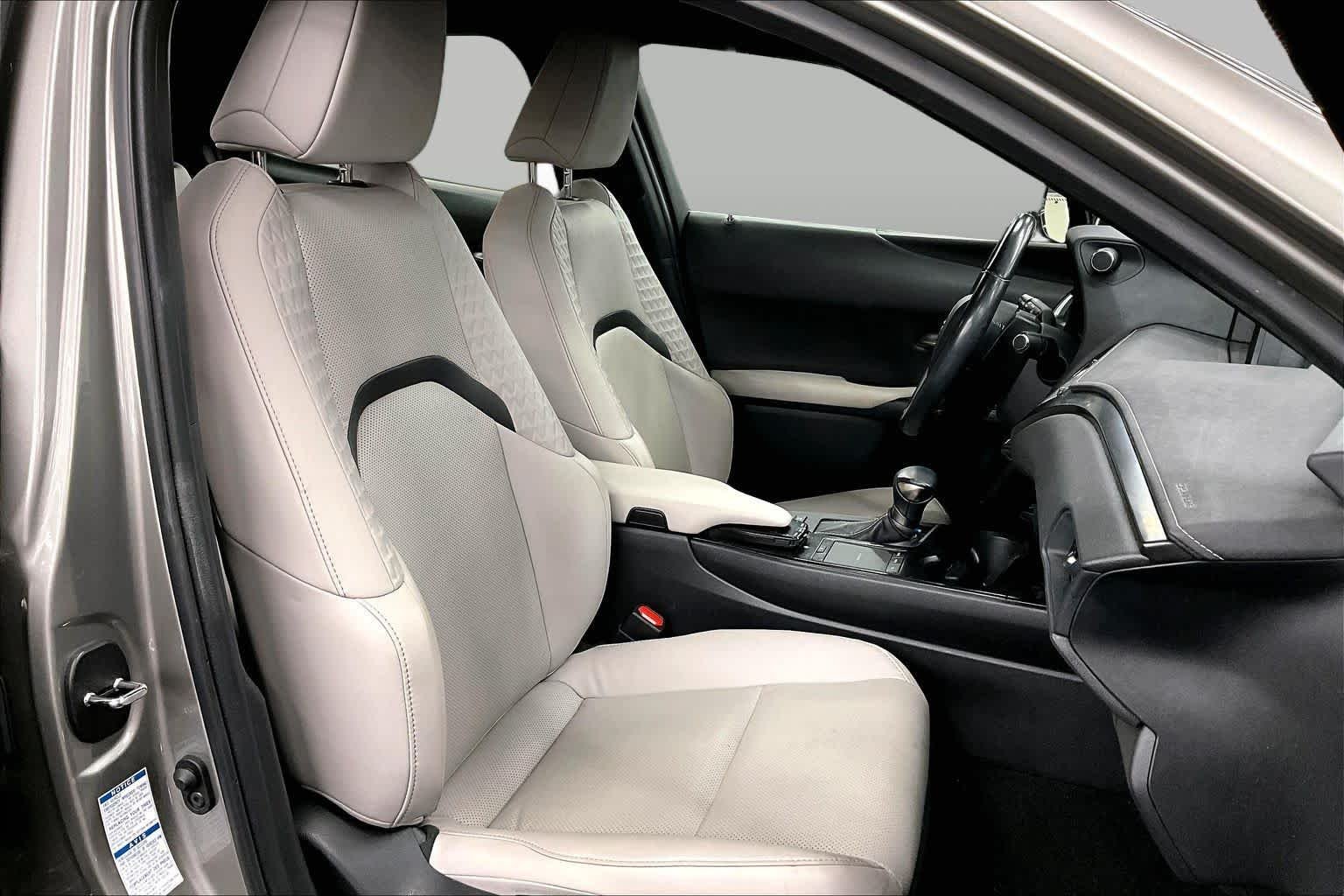 Used 2019 Atomic Silver Lexus  image 8