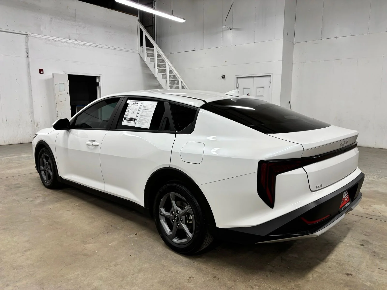 Used 2025 White Kia LXS image 5