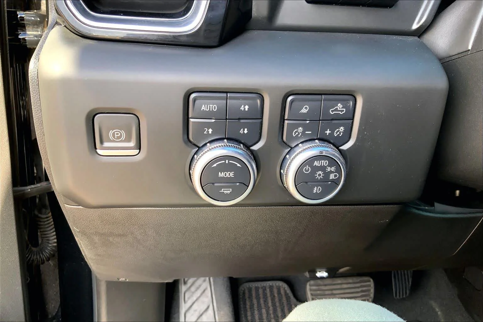 Used 2023 Onyx Black GMC Denali Ultimate image 33