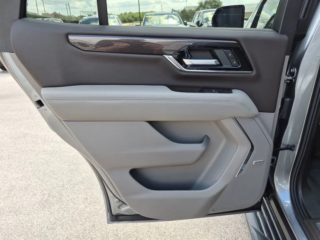 New 2026 Sterling Metallic GMC Elevation image 31