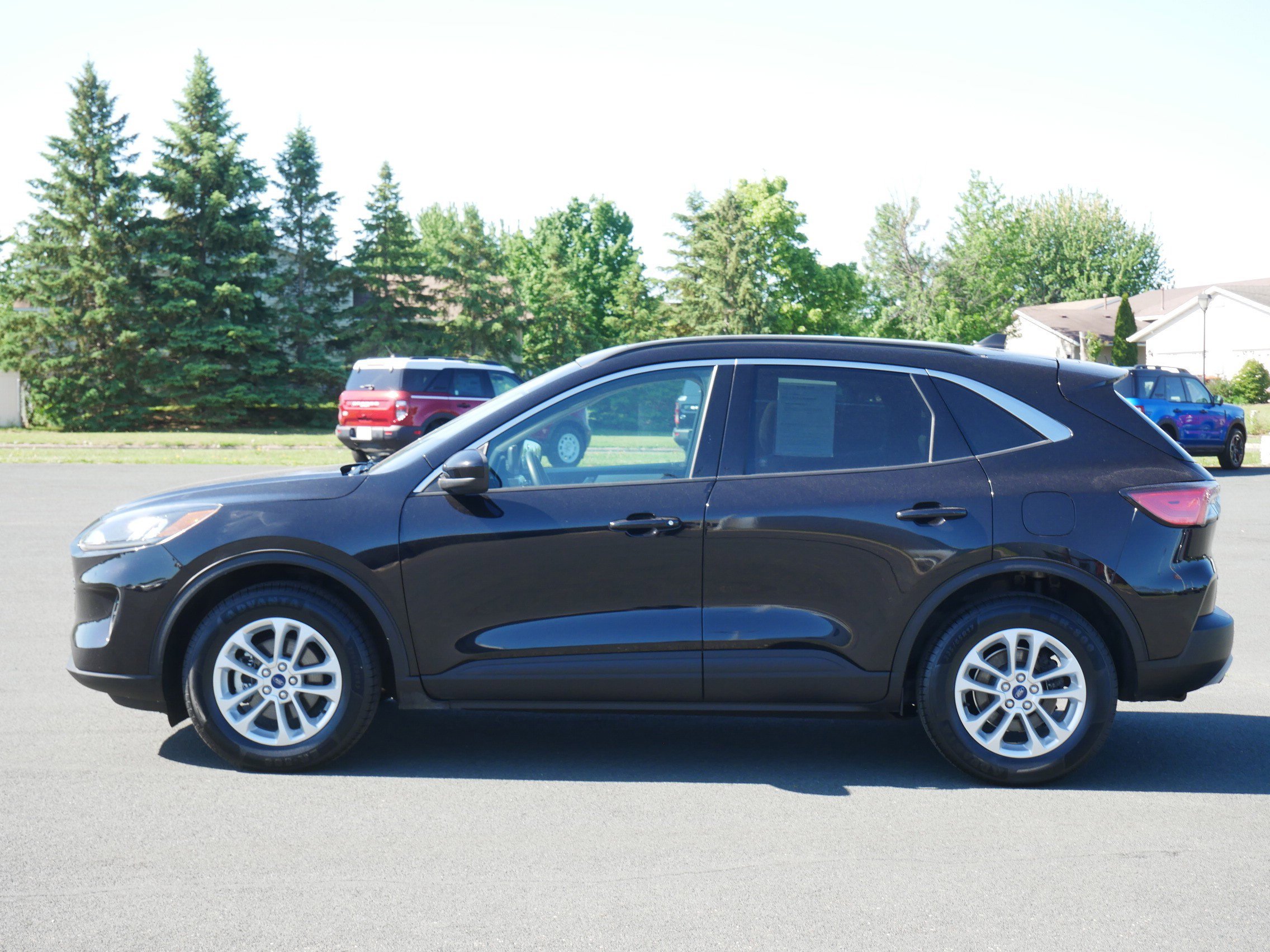 Used 2020 Ford Escape SE with VIN 1FMCU9G68LUB24347 for sale in Hastings, Minnesota