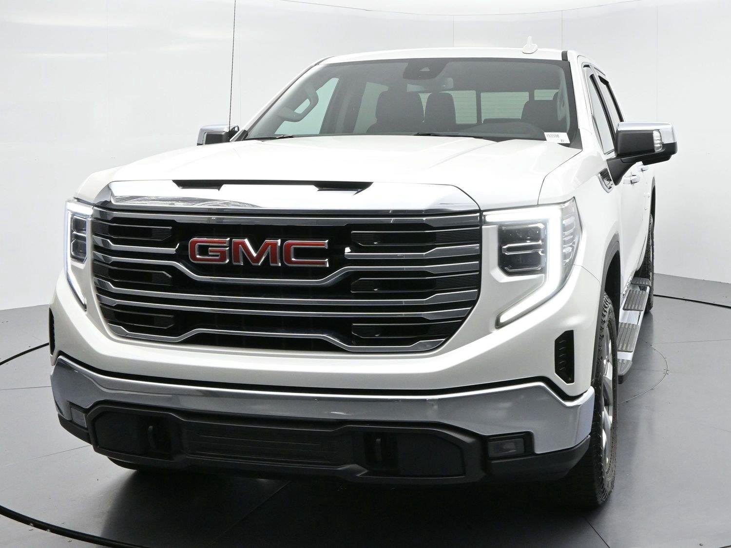 Used 2023 White Frost Tricoat GMC SLT image 3