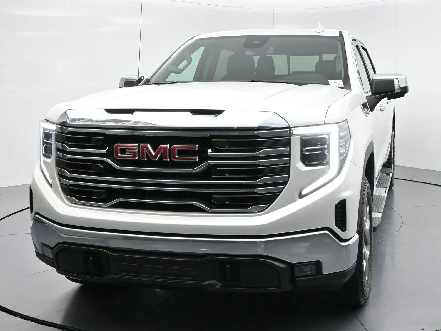 Used 2023 White Frost Tricoat GMC SLT image 3