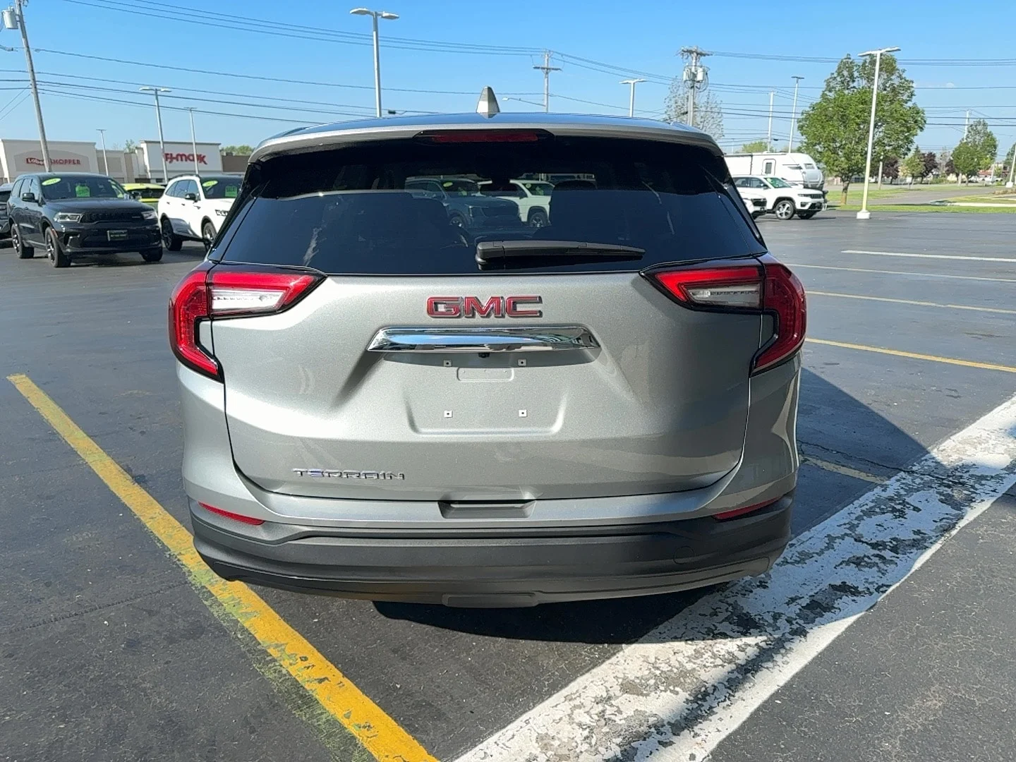 Used 2024 Sterling Metallic GMC SLE image 4