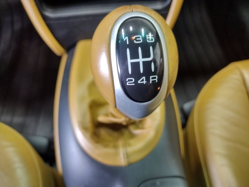 Used 2004  Porsche Base image 28