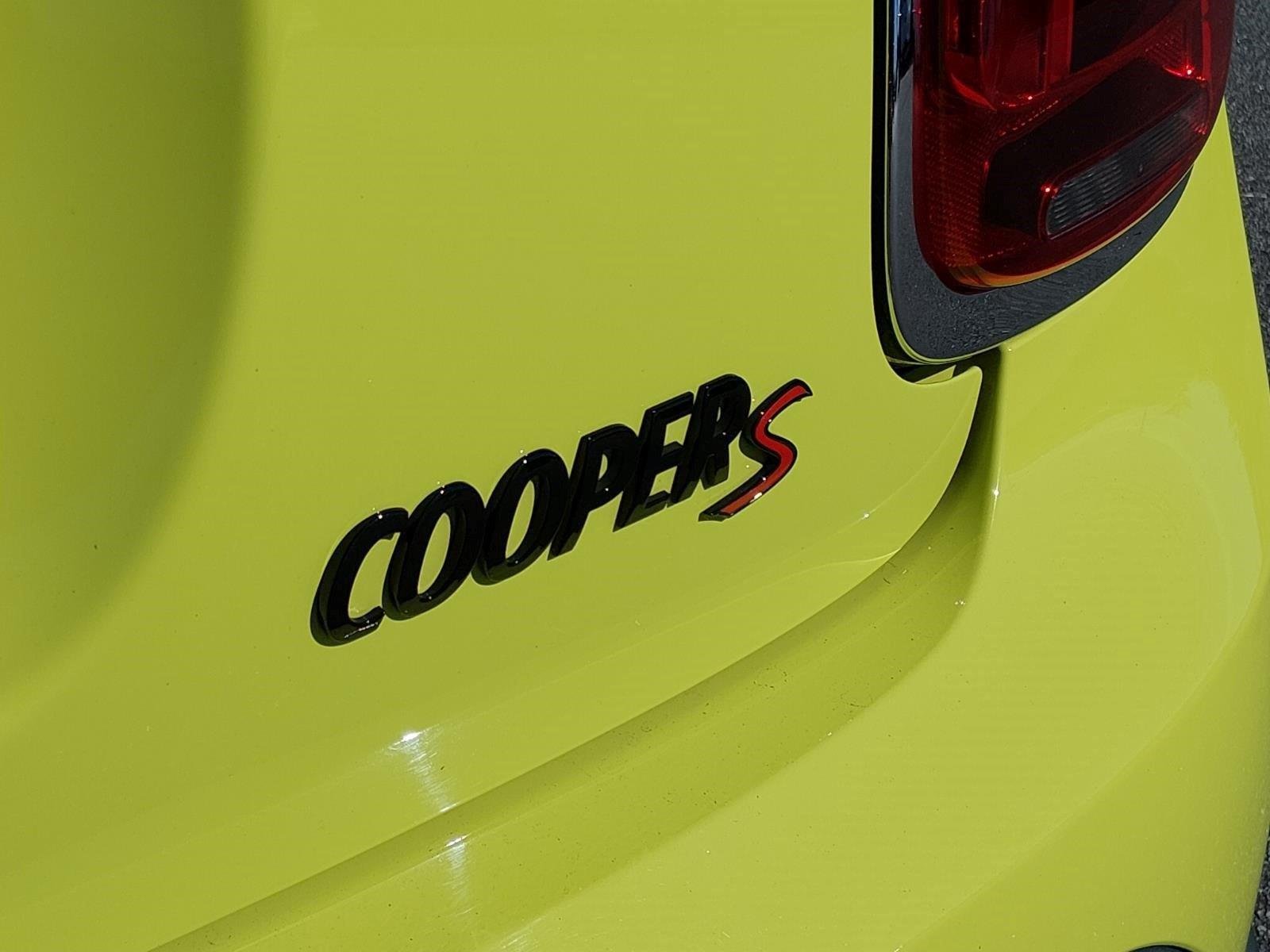 Used 2022 Zesty Yellow MINI Cooper S image 21