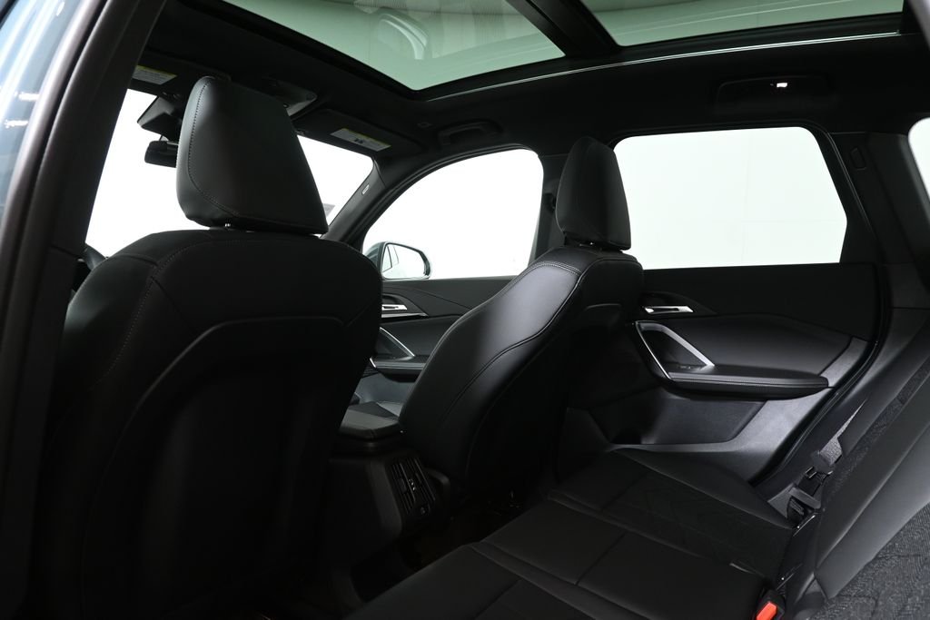 New 2026 Green Metallic BMW xDrive28i image 32