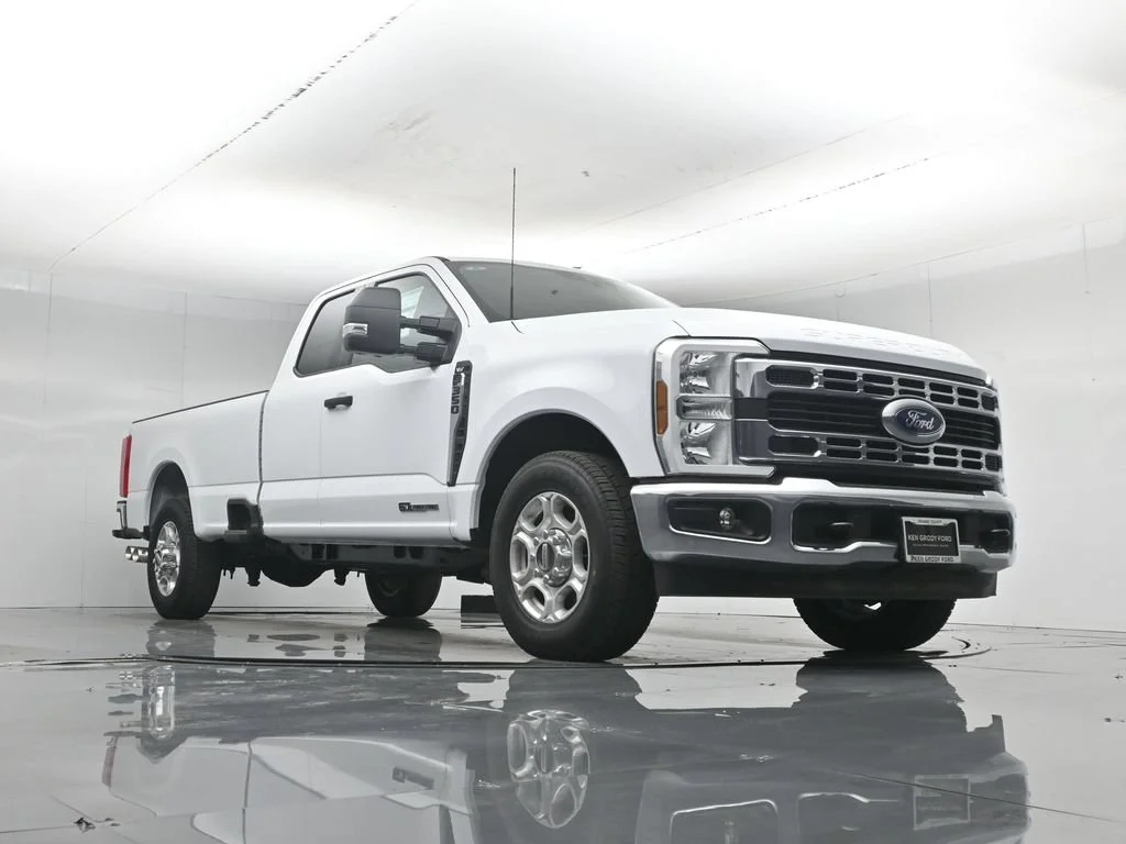 New 2026 Oxford White Ford XLT image 45