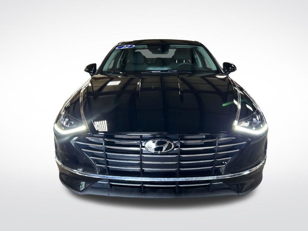 Certified Used 2022 Black Hyundai SE image 9
