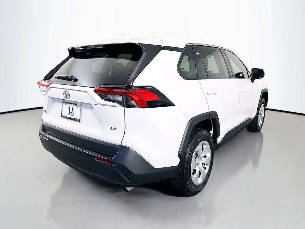 Used 2023 Ice Toyota LE image 5