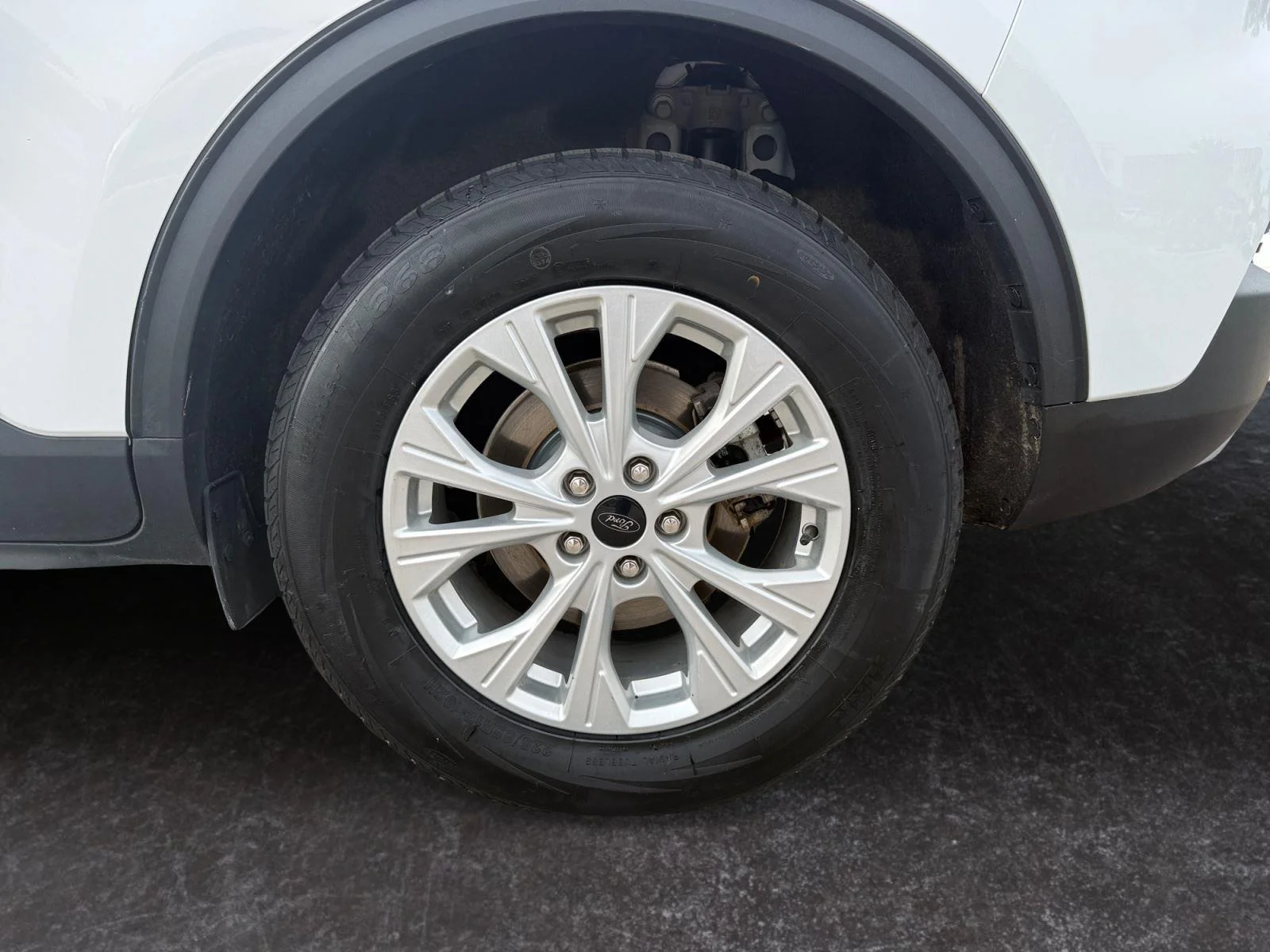 Used 2024 Oxford White Ford Active image 27