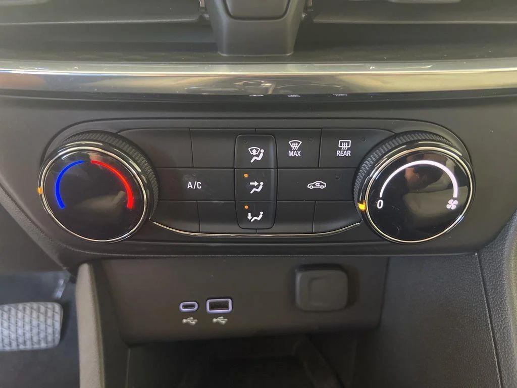Used 2024 Summit White Buick Preferred image 14