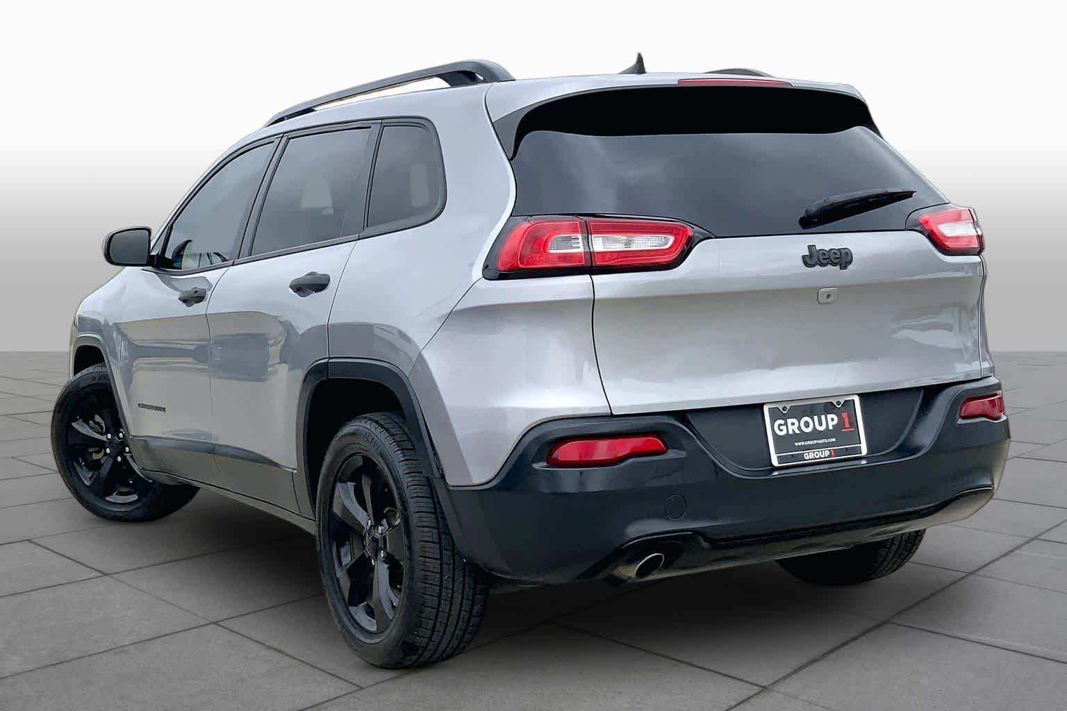 Used 2016 Billet Silver Metallic Clearcoat Jeep Altitude image 12