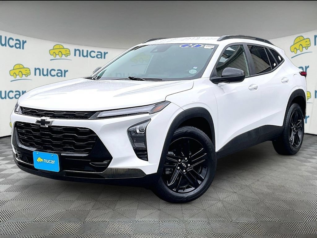 Used 2024 Summit White Chevrolet ACTIV image 3