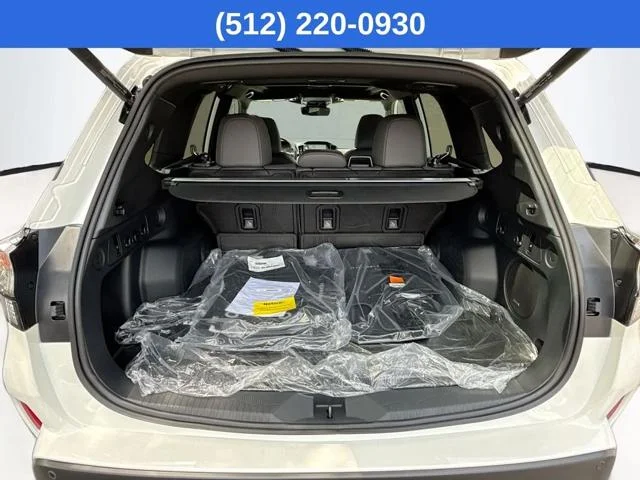 New 2026 CRYSTAL WHITE PEARL Subaru Limited image 33