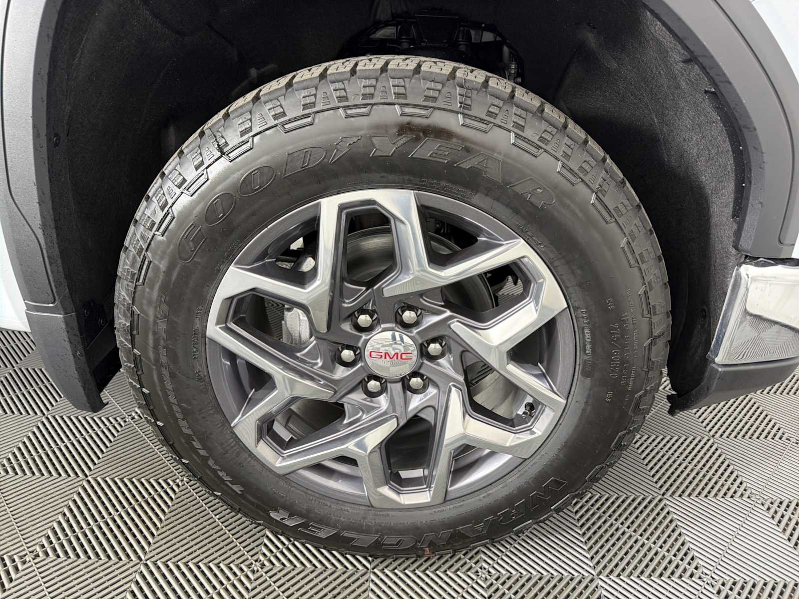 New 2026 Glacier White Tricoat GMC SLT image 10