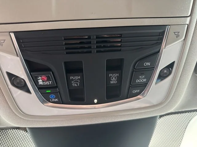 Used 2022 Black Acura Technology image 27