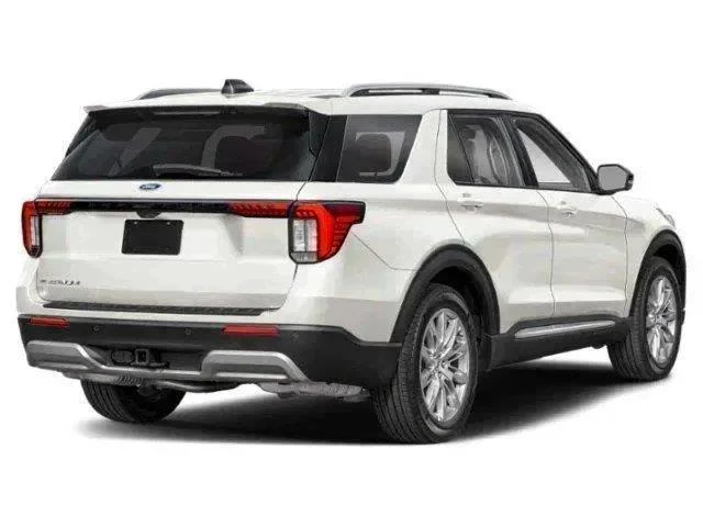 New 2026 Star White Ford Platinum image 2